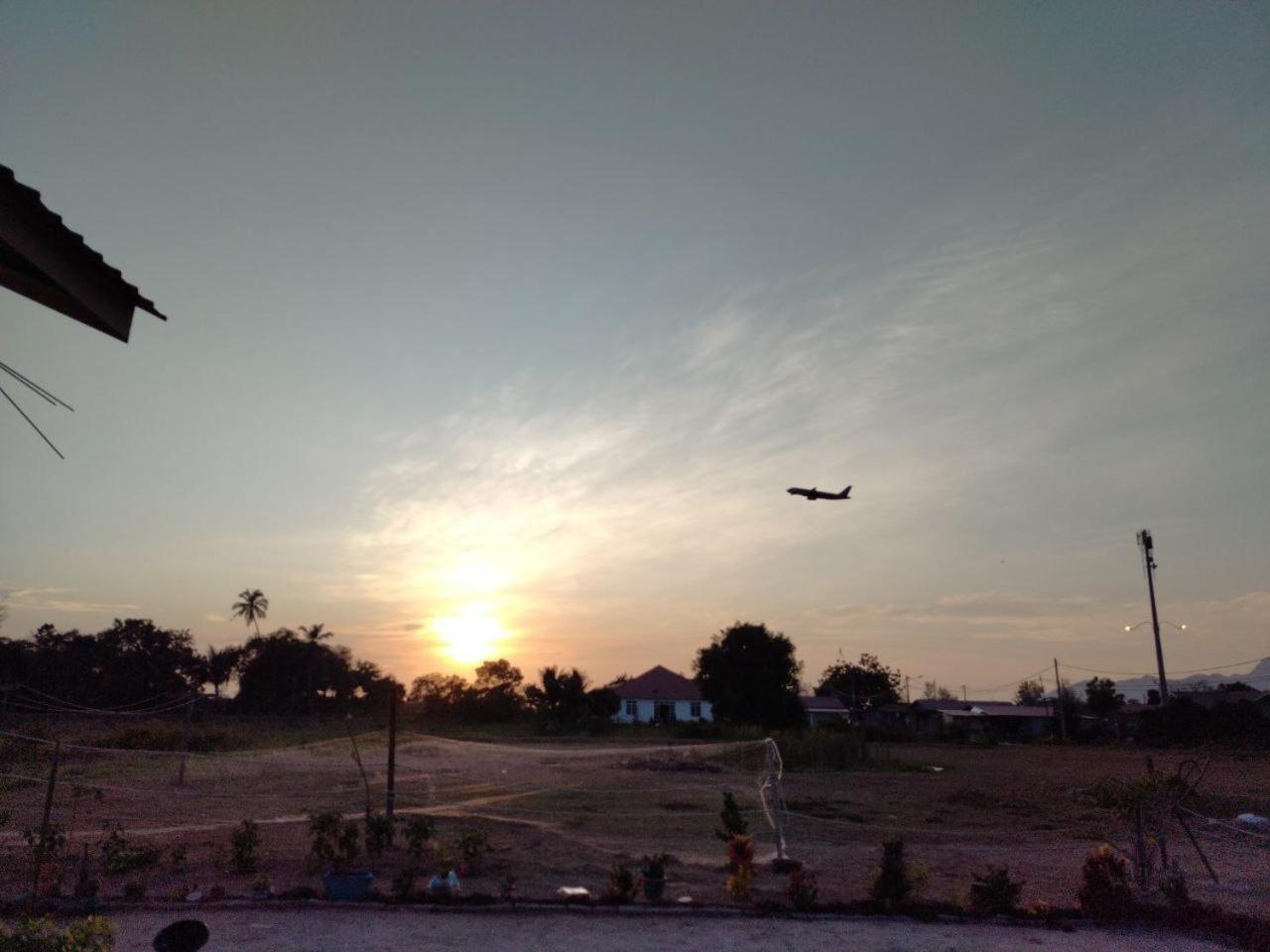 Motel Funduq Al Busyra Pantai Cenang  Esterno foto